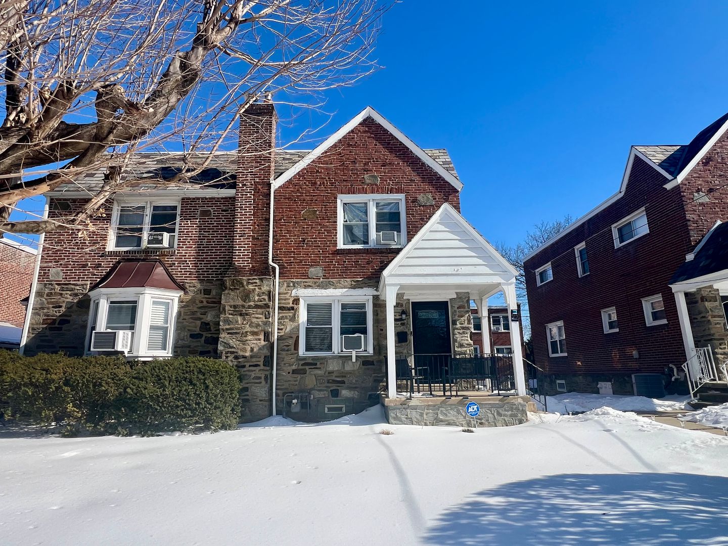 Lansdowne Townhome: 317 Barker Ave