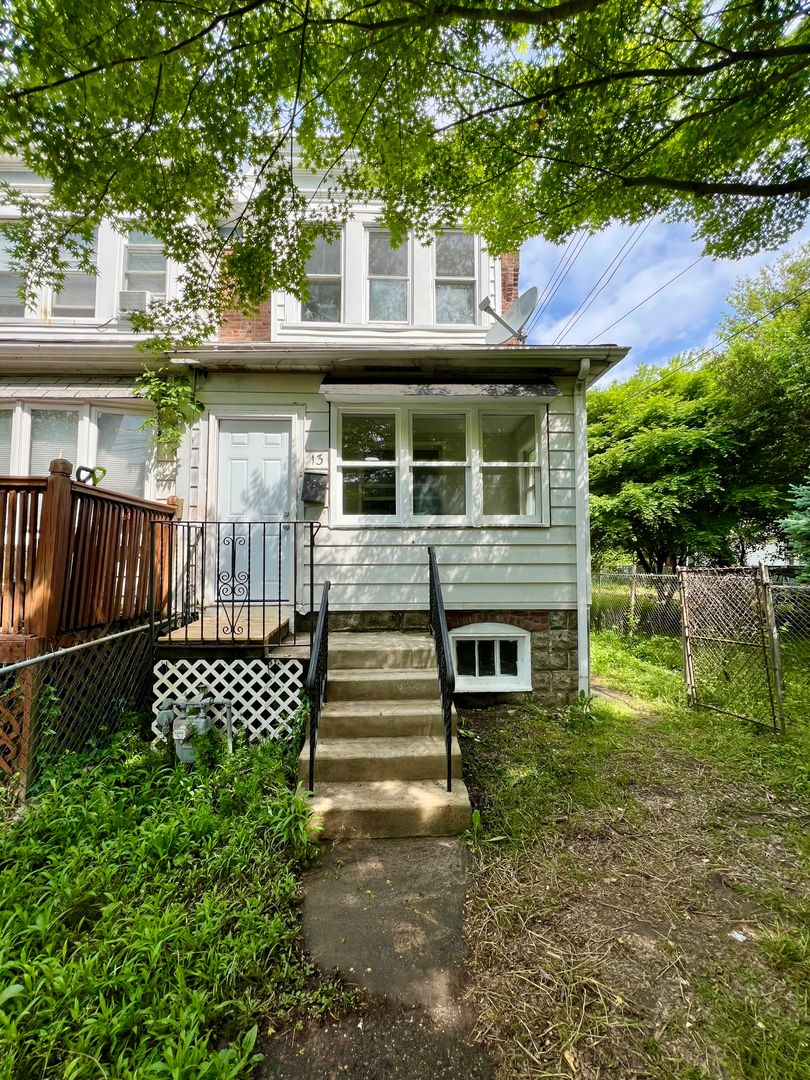 Collingdale Townhome: 13 Kern St