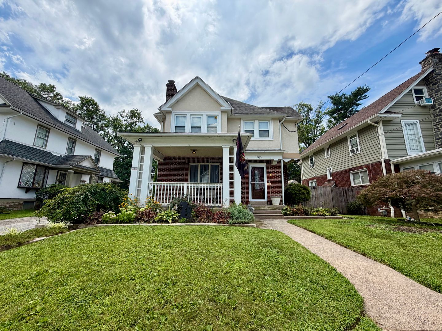 Lansdowne House: 318 Lincoln Ave