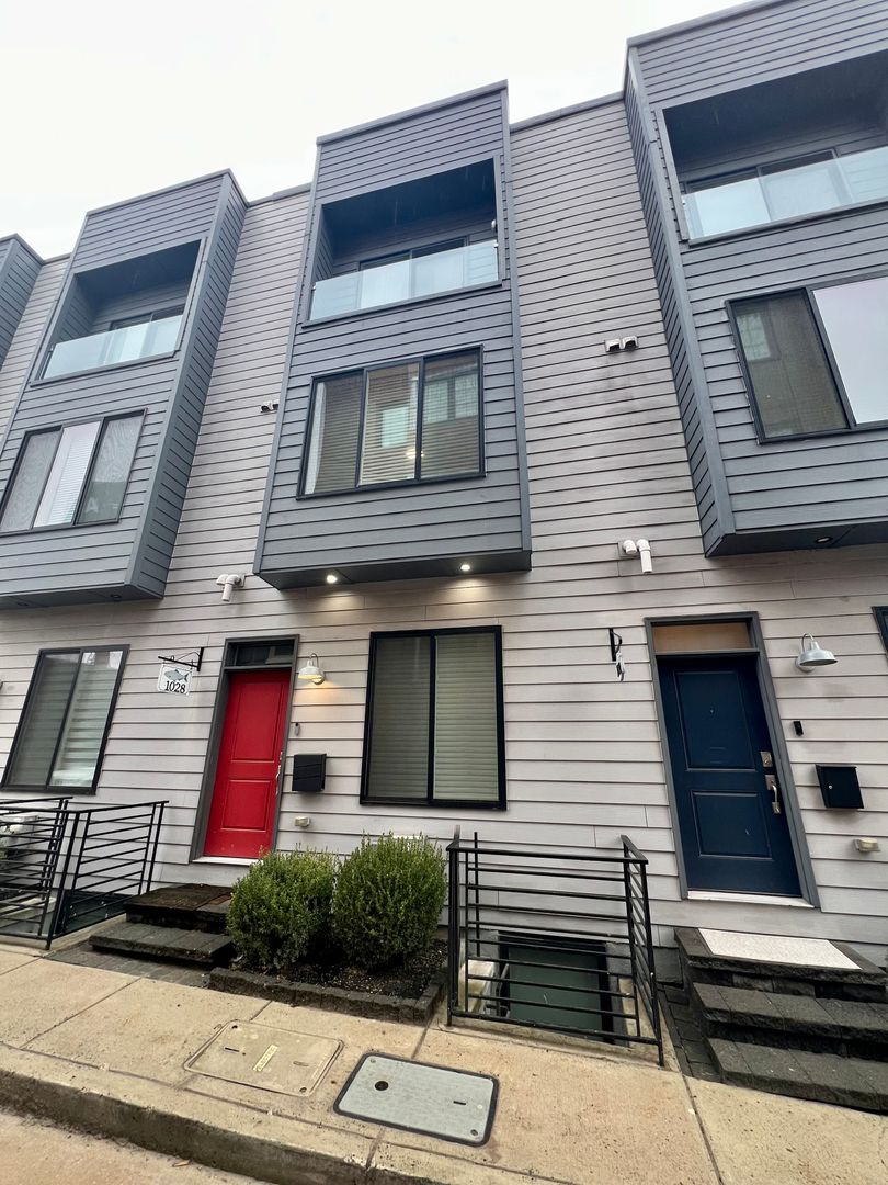 Philadelphia Townhome: 1028 Hyde St