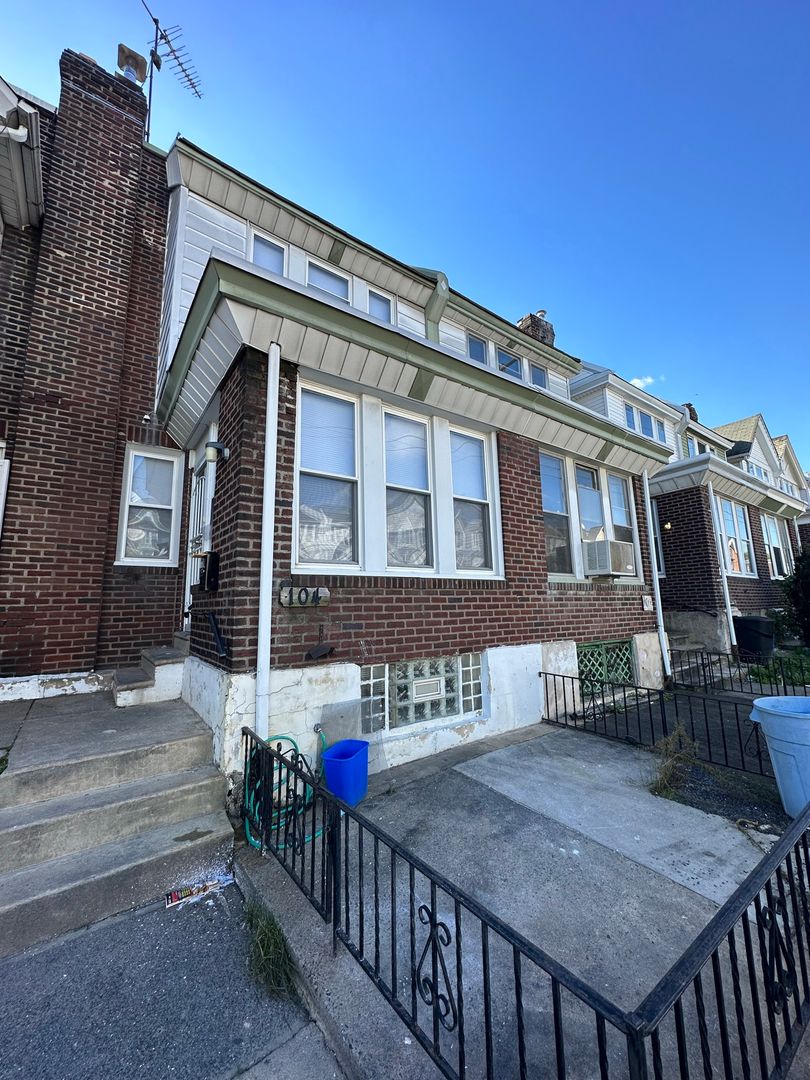 Philadelphia Townhome: 104 W Spencer Ave
