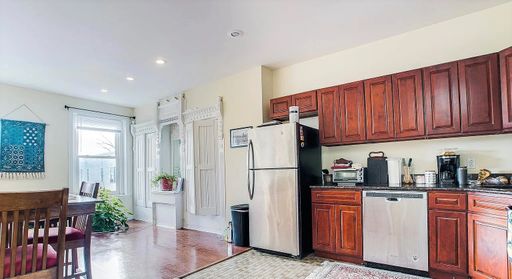 Lovely 3 Bedroom Apartment near Temple University! Available Mid-August! – photo 1