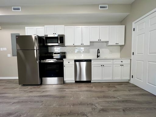 Luxurious 2-Bedroom Apartment in Francisville! Available NOW! – photo 1