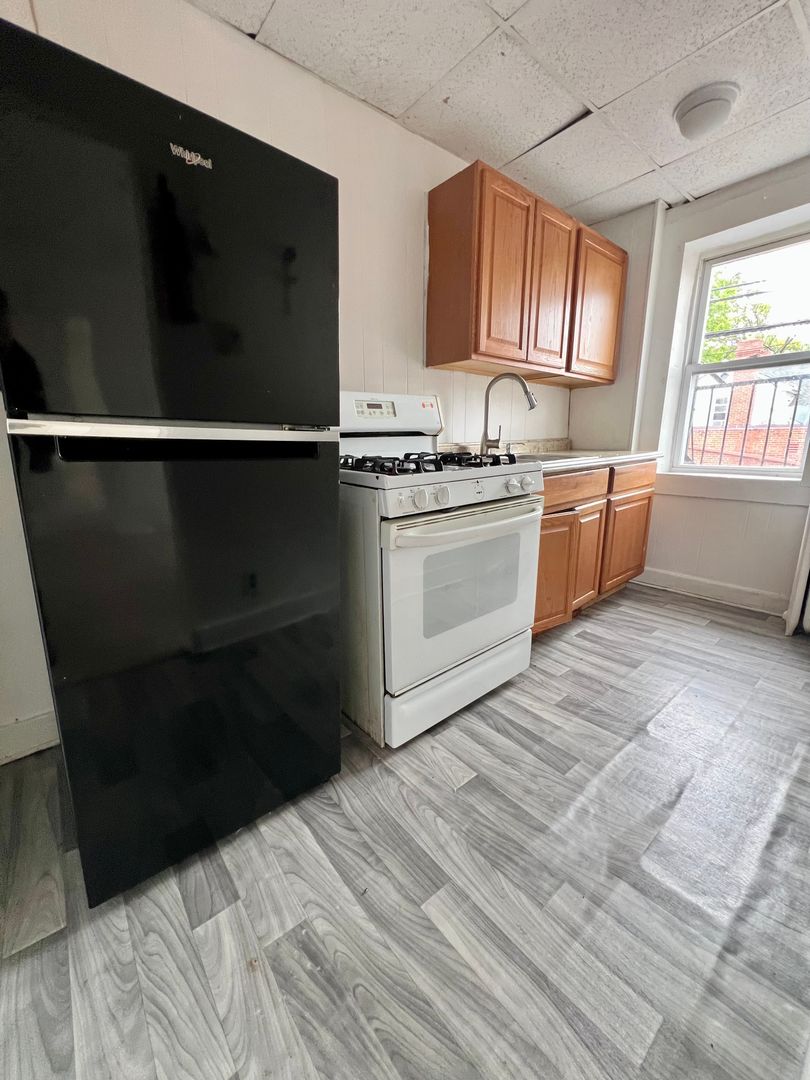 Collingdale Apartment: 1001 Clifton Ave