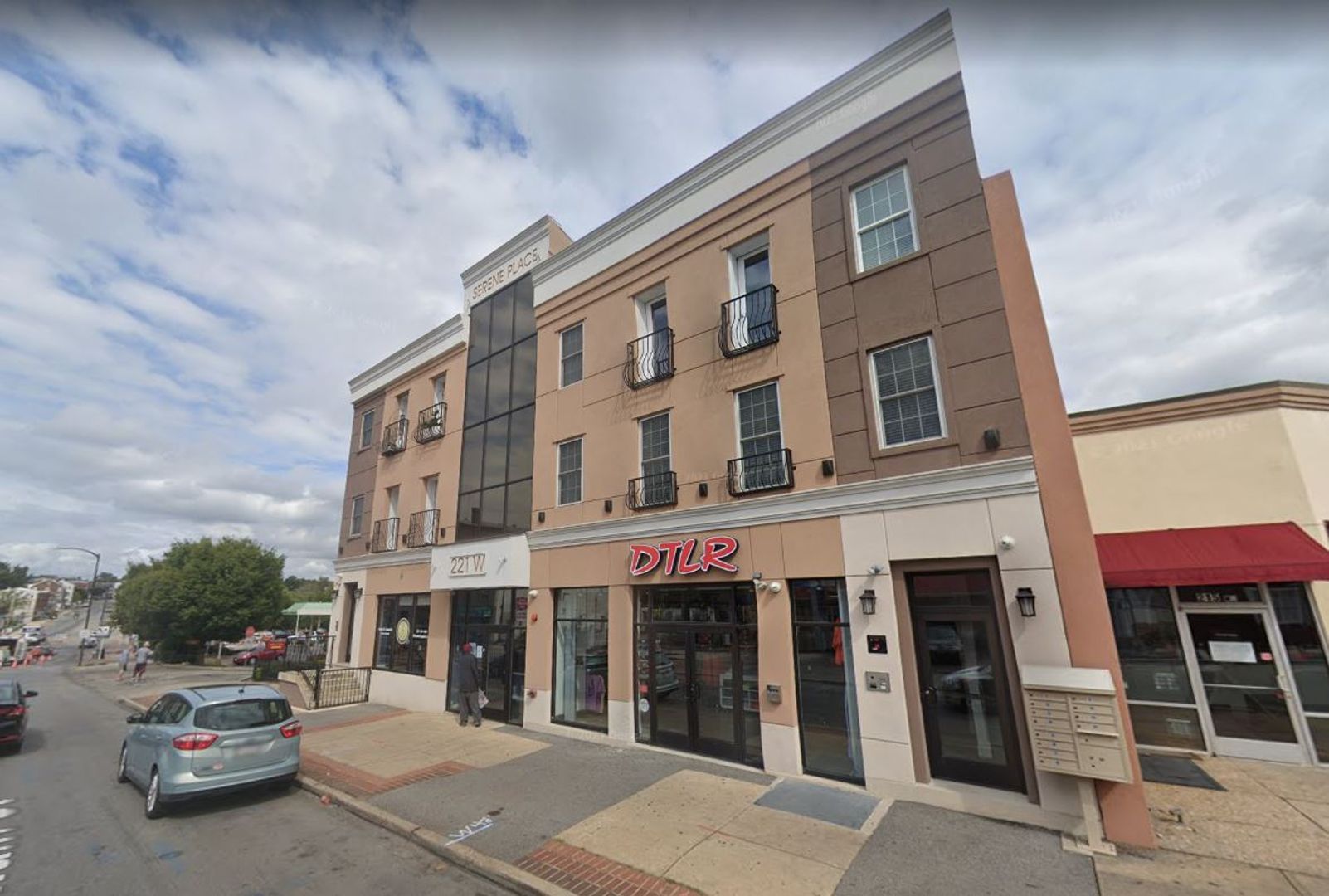 Norristown Apartment: 221 W Main St