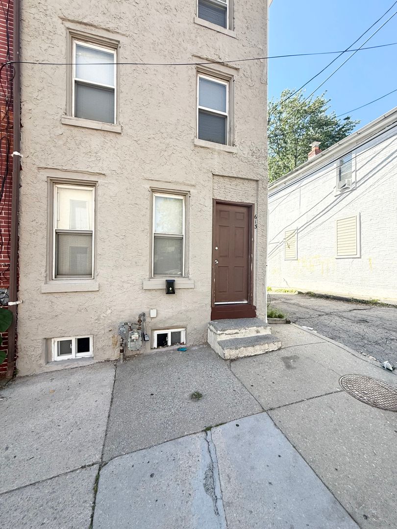 Norristown Townhome: 613 Walnut St