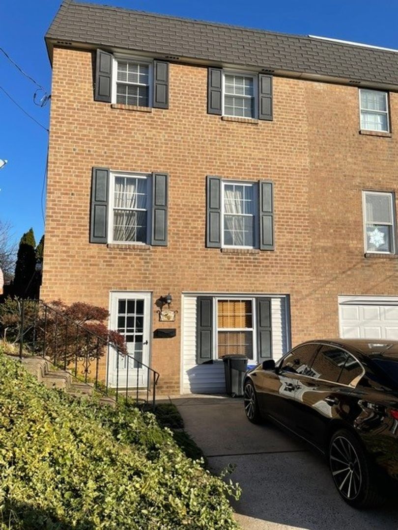 Philadelphia Townhome: 2813 Walnut Hill St - Unit A