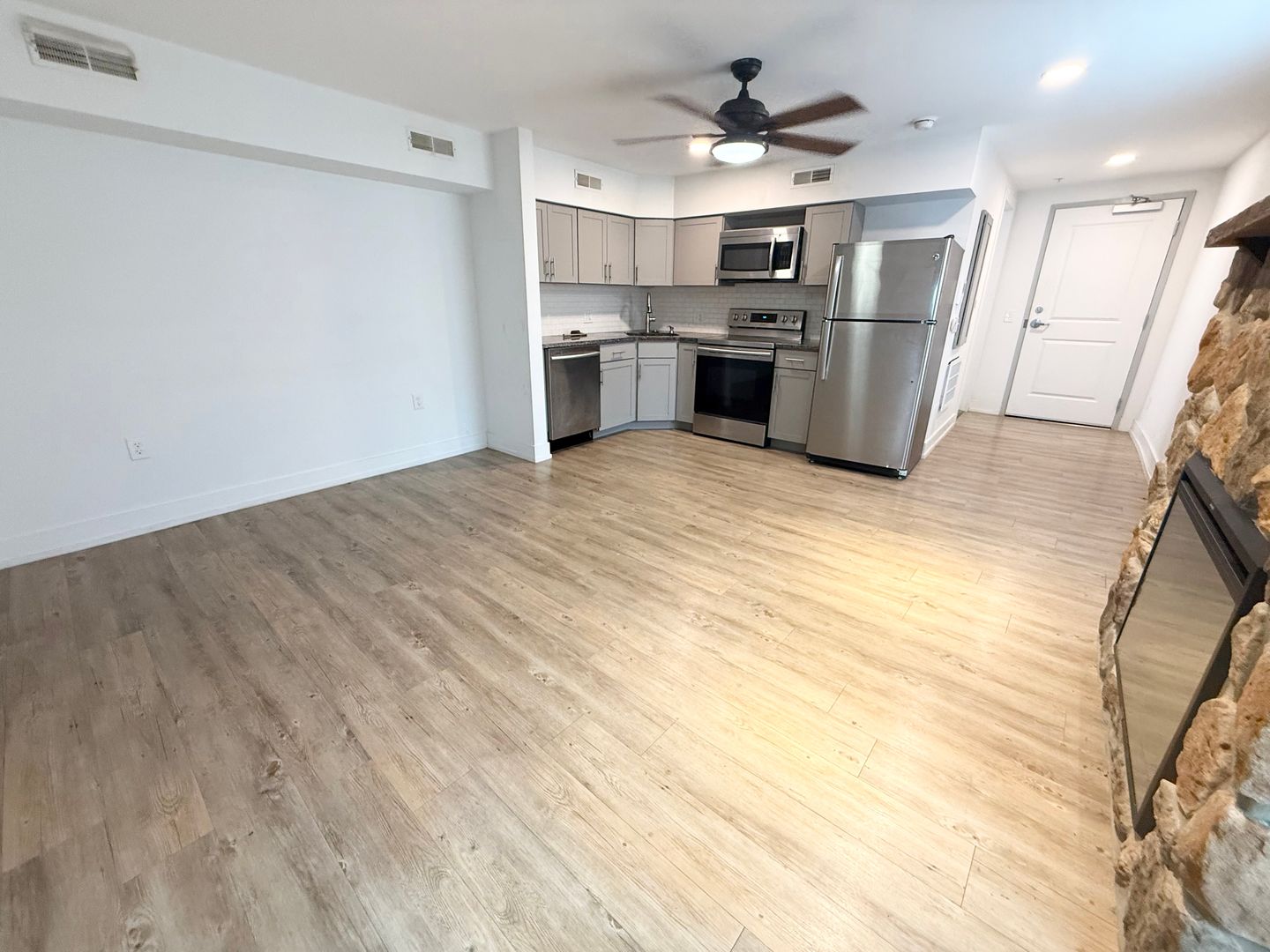 Norristown Apartment: 221 W Main St