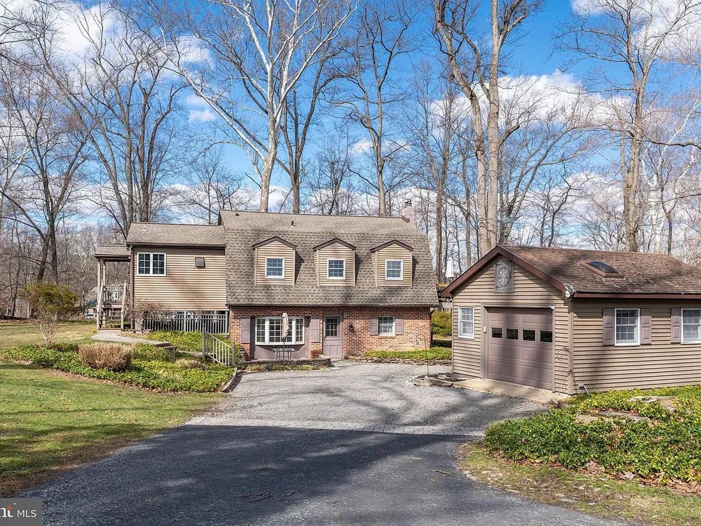 New Hope House: 1596 River Rd