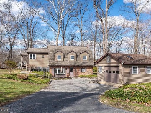 Charming 3-Bed/2-Bath Home in Upper Makefield Township. Available NOW!