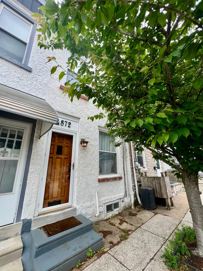 Philadelphia Townhome: 4872 Ogle St