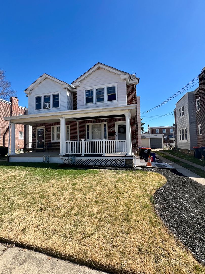 Chester Townhome: 25 W Parkway Ave