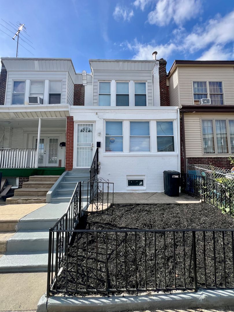 Philadelphia Townhome: 2610 Sylmar St