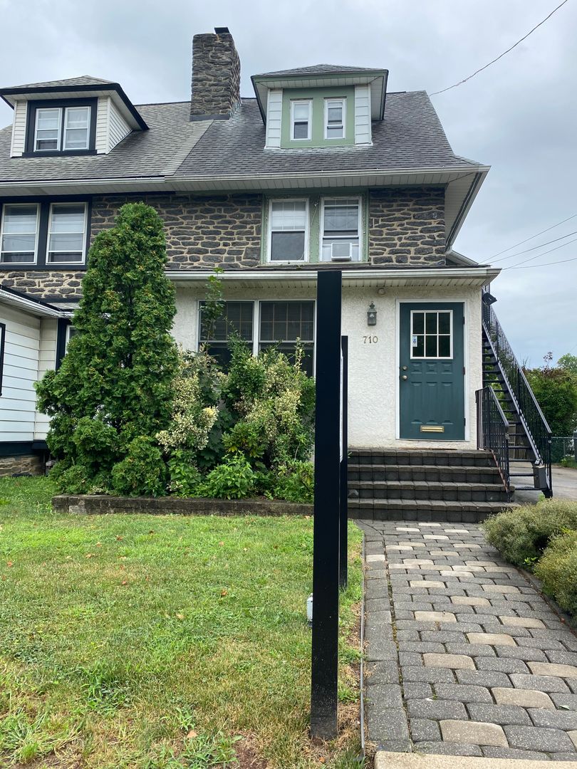 Havertown Condo: 710 Darby Rd #2