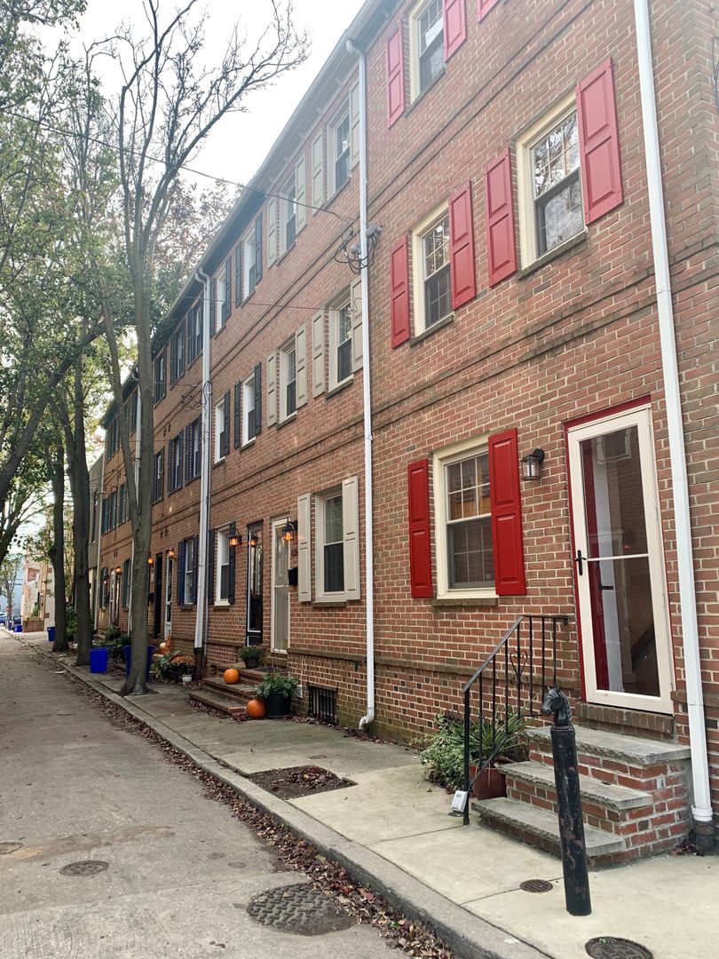 Philadelphia Townhome: 838 Kater St