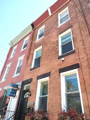 Stunning 4-Bedroom Bi-Level Apartment in South Philadelphia! Available Late July! – photo 1