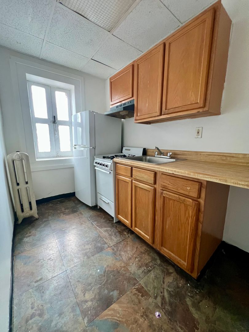 Collingdale Apartment: 1001 Clifton Ave