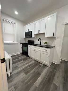 Newly Renovated 1-Bedroom Apartment in Cobbs Creek! Available NOW! – photo 1