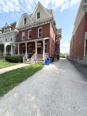 Stunning 2-Bed/2-Bath Apartment in Wissahickon with TWO Parking Spots! Available Early October! – photo 1