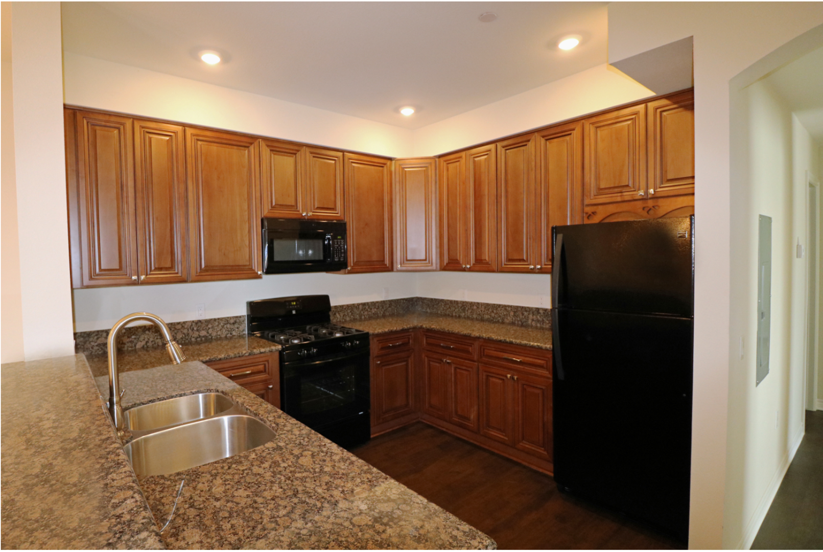 Rialto Apartment: 606 S. Riverside Ave