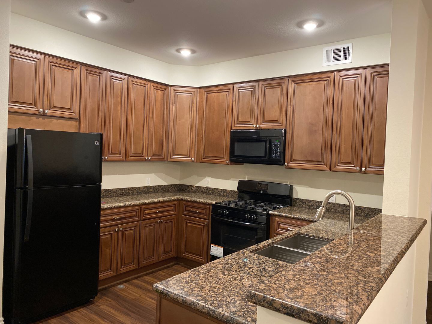 Rialto Apartment: 606 S. Riverside Ave