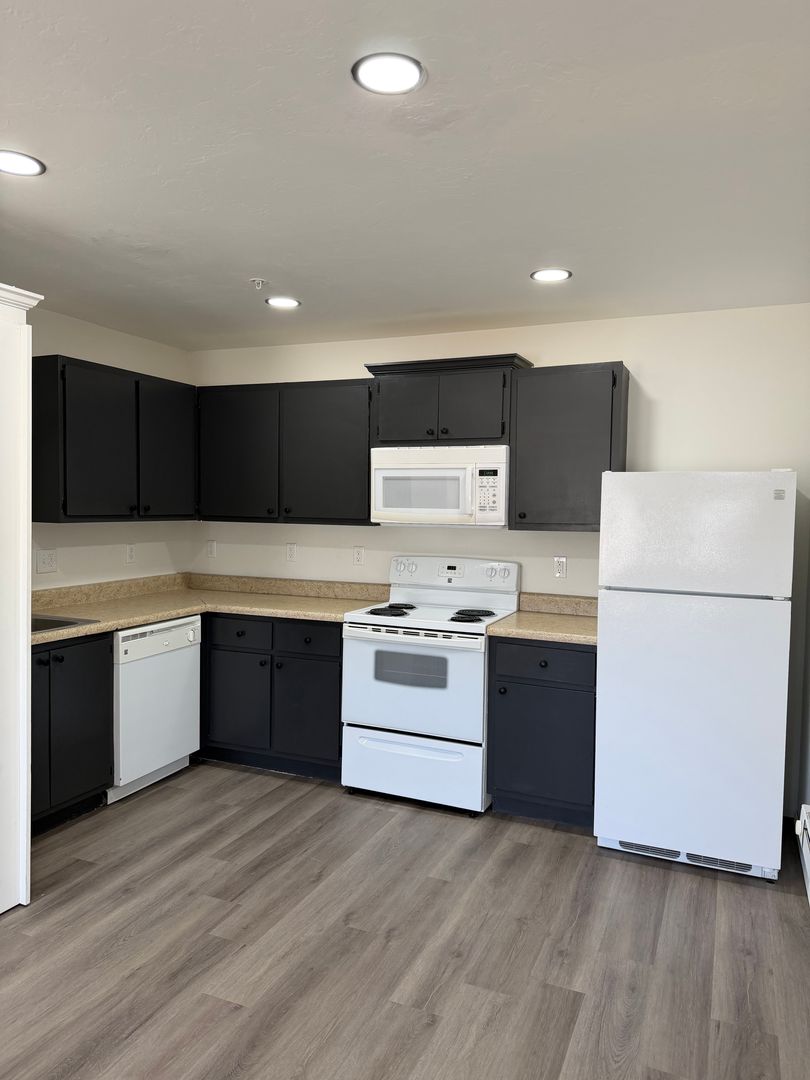 Edmond Apartment: 2040 E Memorial Road