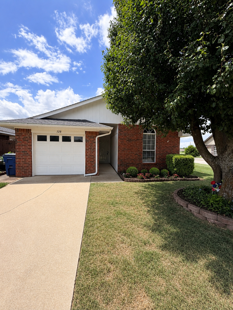 Mustang Apartment: 736 W Celestial Way