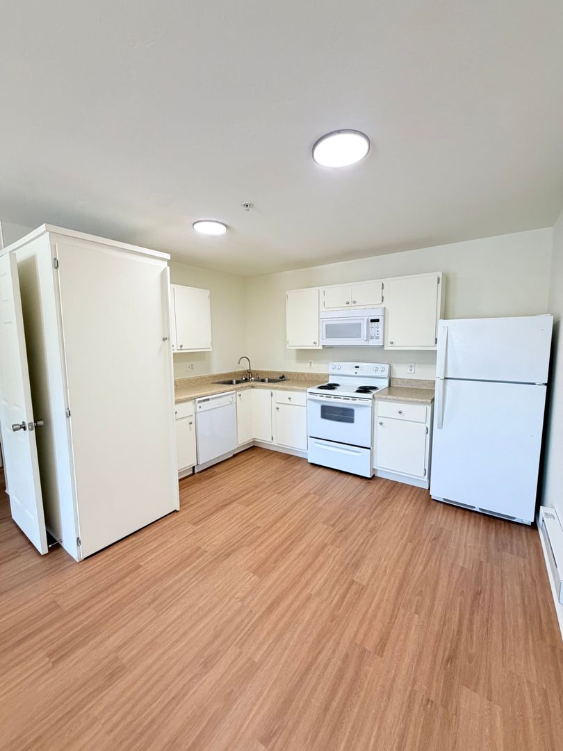 Chickasha Apartment: 501 W Country Club Rd