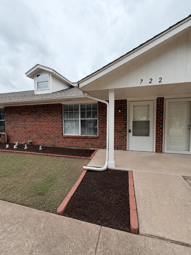 Mustang Apartment: 736 W Celestial Way