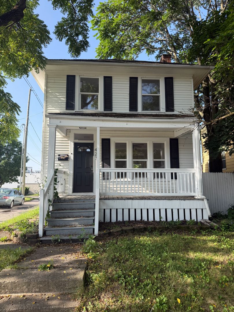 Columbus House: 423 Sheldon Ave