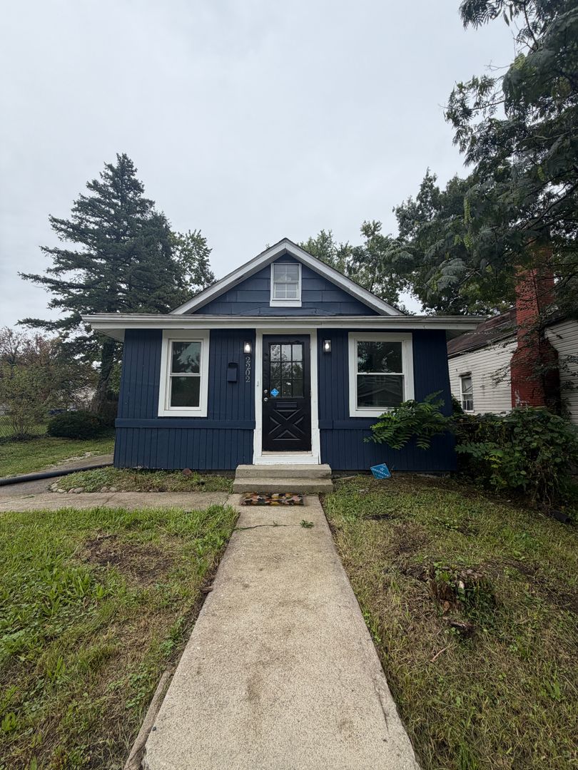 Columbus House: 2202 Hamilton Avenue
