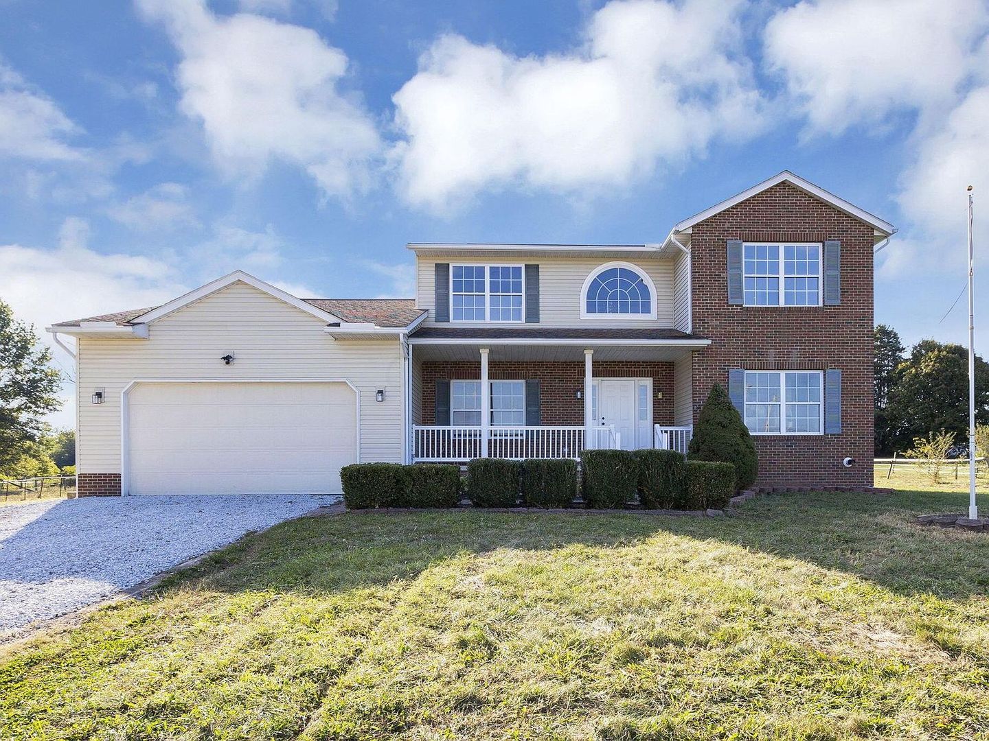 Newark House: 2453 Ryan Rd