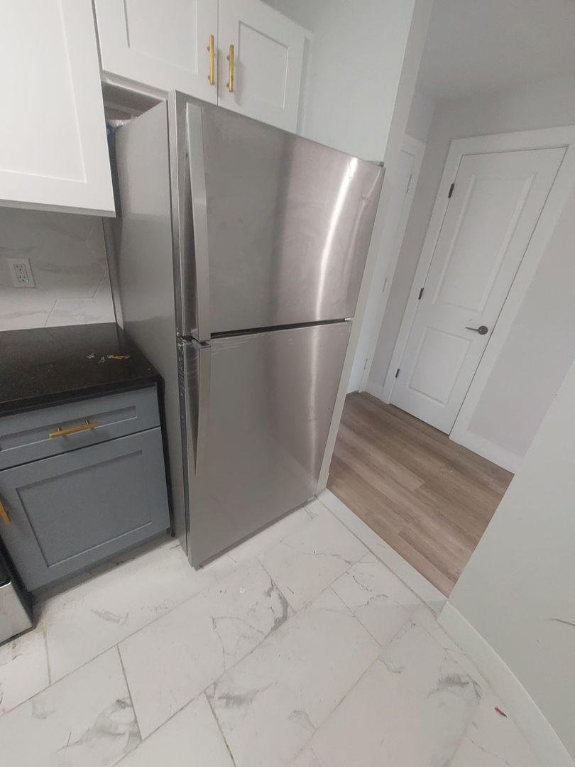 280 Collins Realty LLC