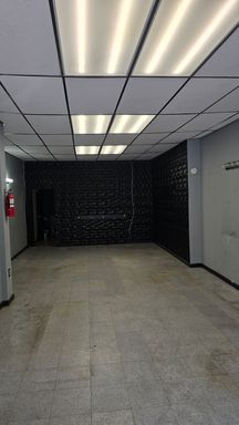 Spacious commercial space for lease – photo 1