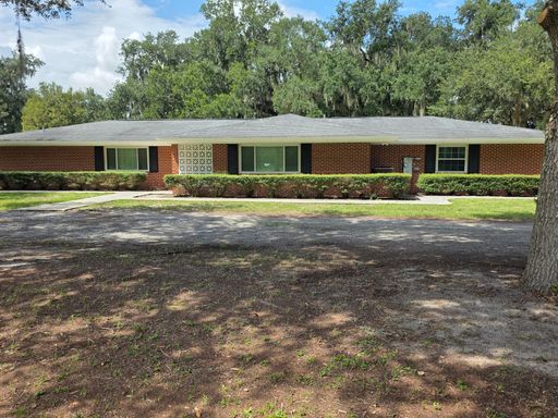 5 Bed 3 Bath Rental at 25601 Laylaine Drive, Astatula, FL – photo 1