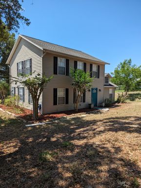 Farm House on Acreage for Rent – photo 1