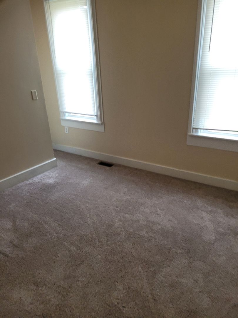 Monroe Apartment: 1008 E 1st Street