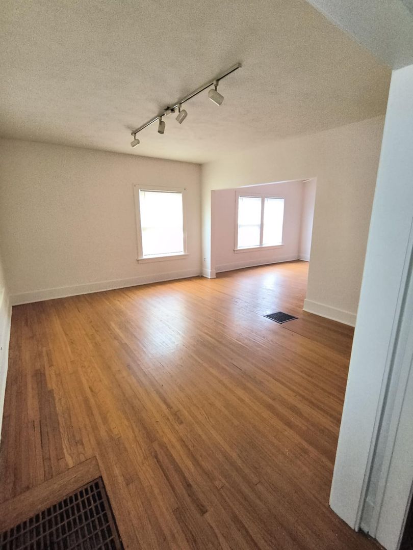Toledo Apartment: 1415 Kenyon Drive