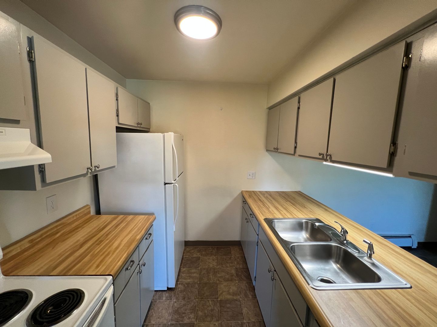 Dundee Apartment: 611 Rawson Rd