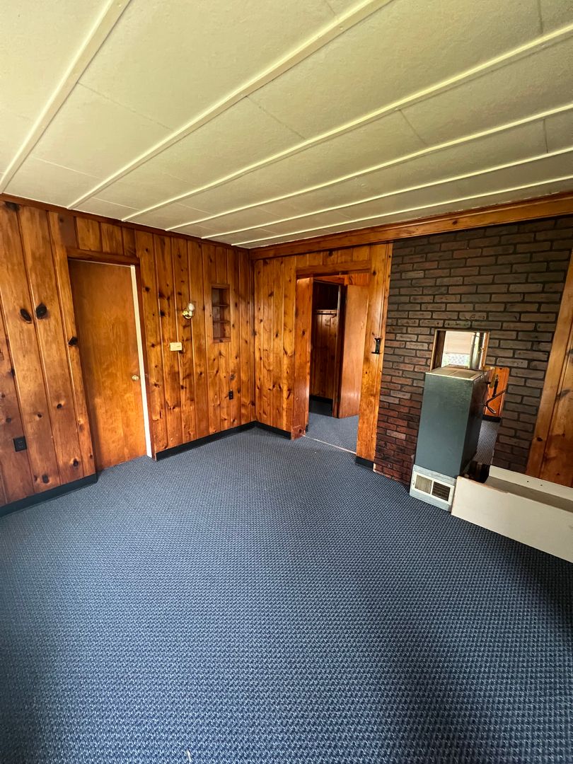 Lasalle Apartment: 14035 S. Telegraph