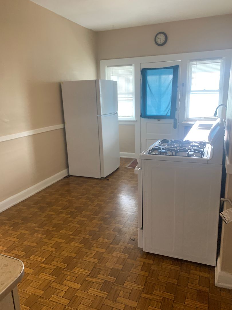 Toledo Apartment: 1302 Harvard Blvd