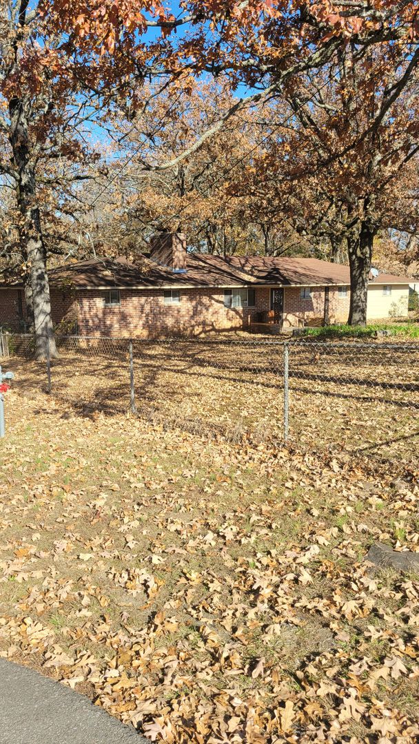 Jacksonville House: 3018 West Main St