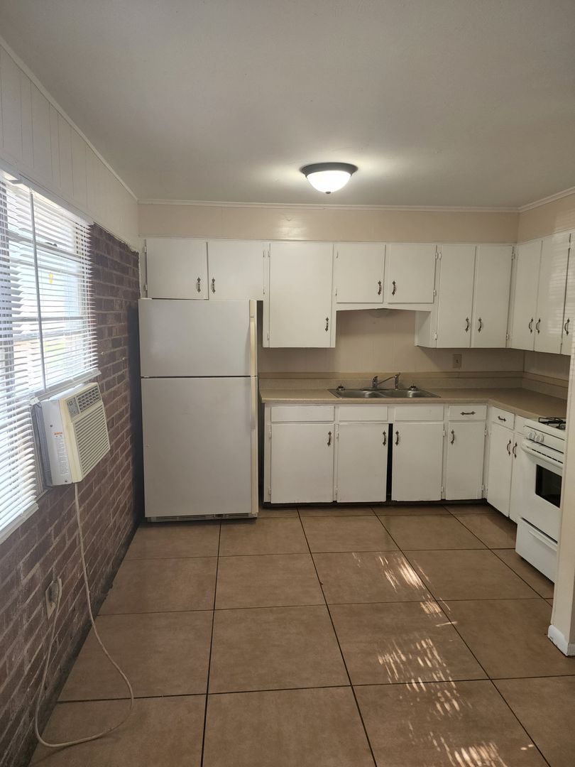 Jacksonville Apartment: Lakeside Drive