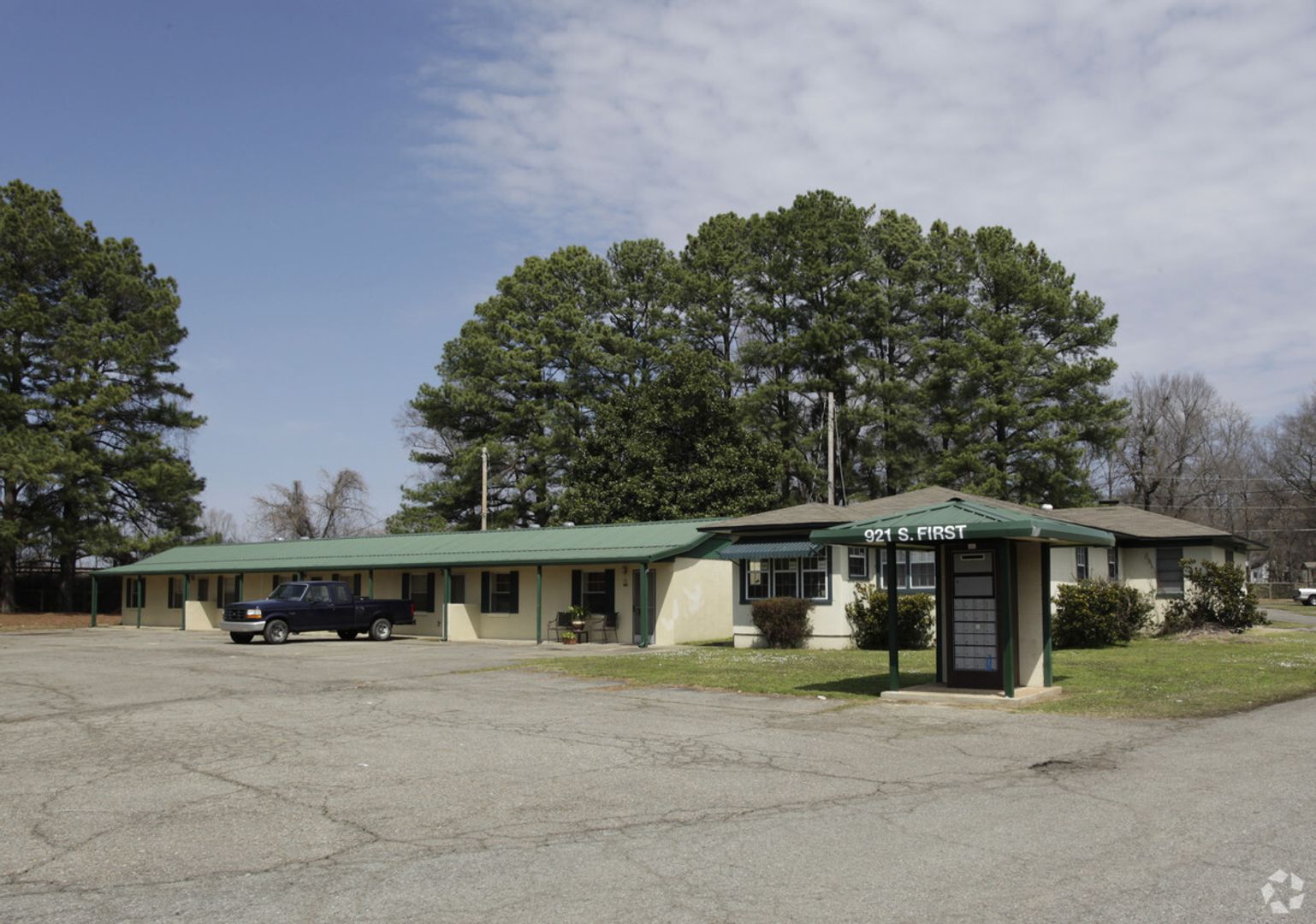 Jacksonville Apartment: 921 South Highway 161