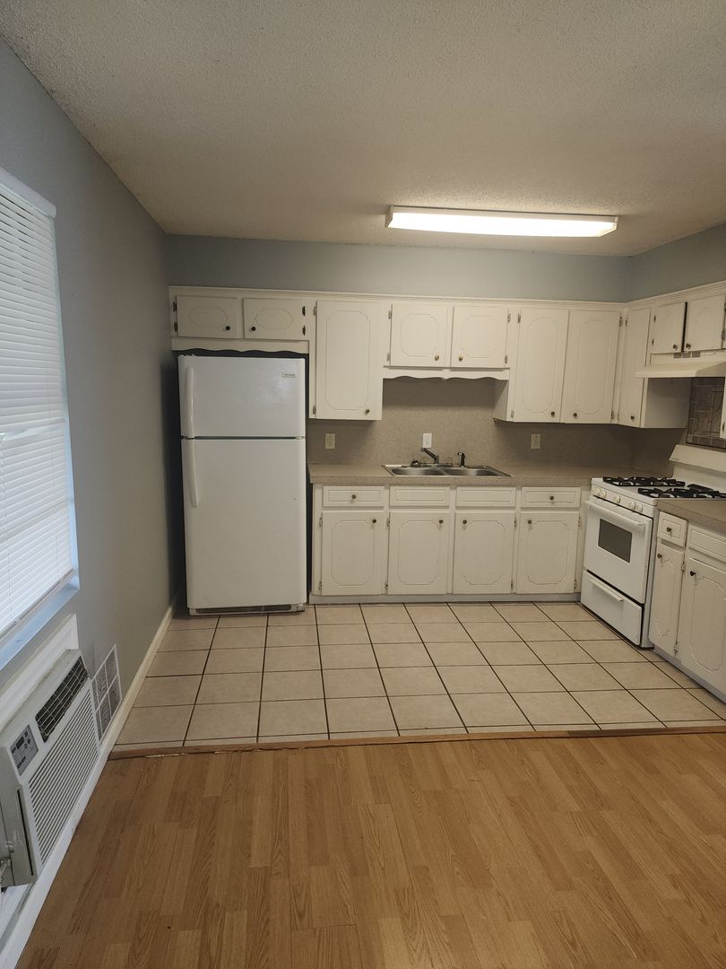 Jacksonville Apartment: 1001 Quince Hill Rd