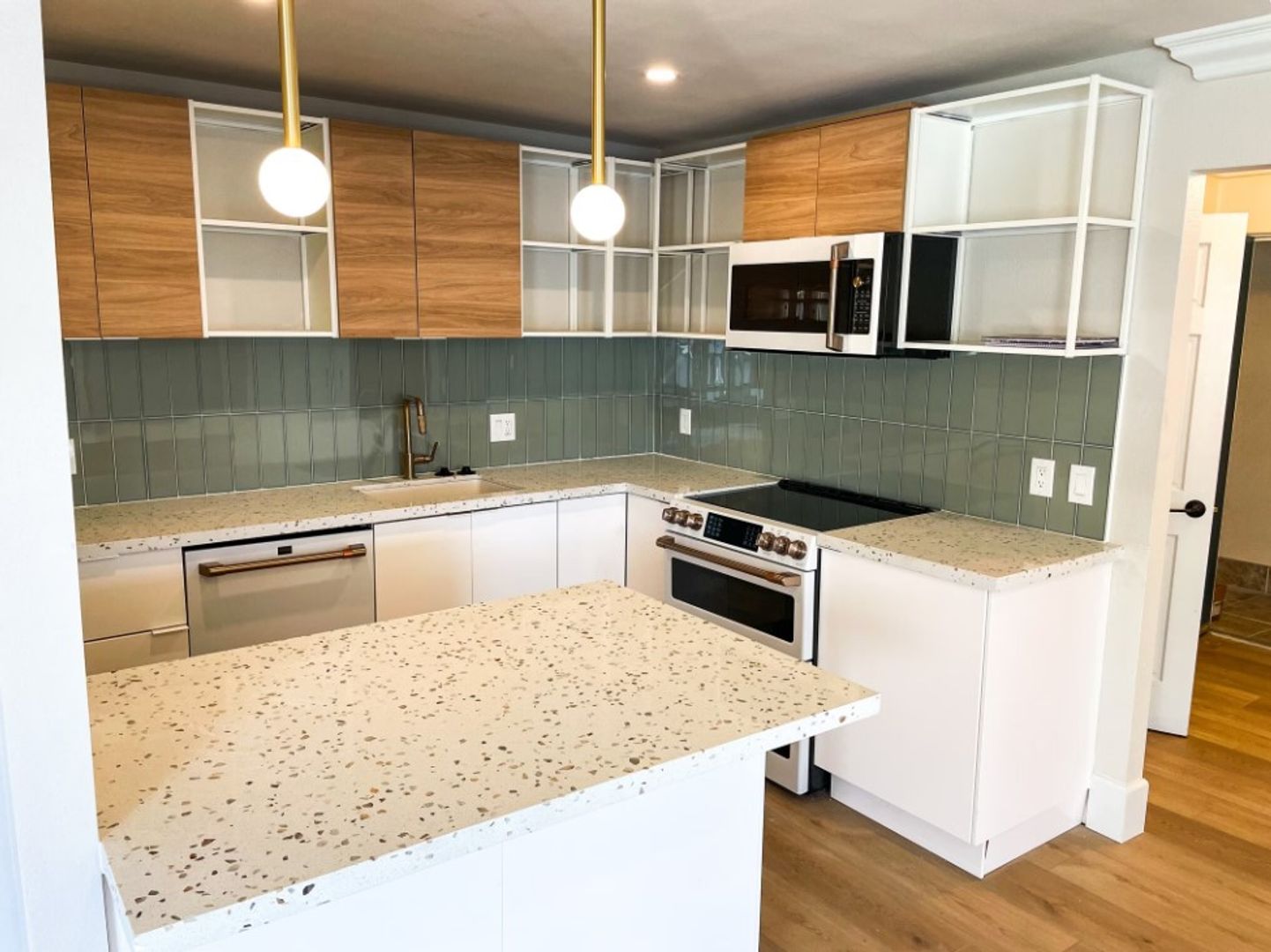 San Diego House: 801 San Jose Place-(3795 Mission Blvd) Unit 1