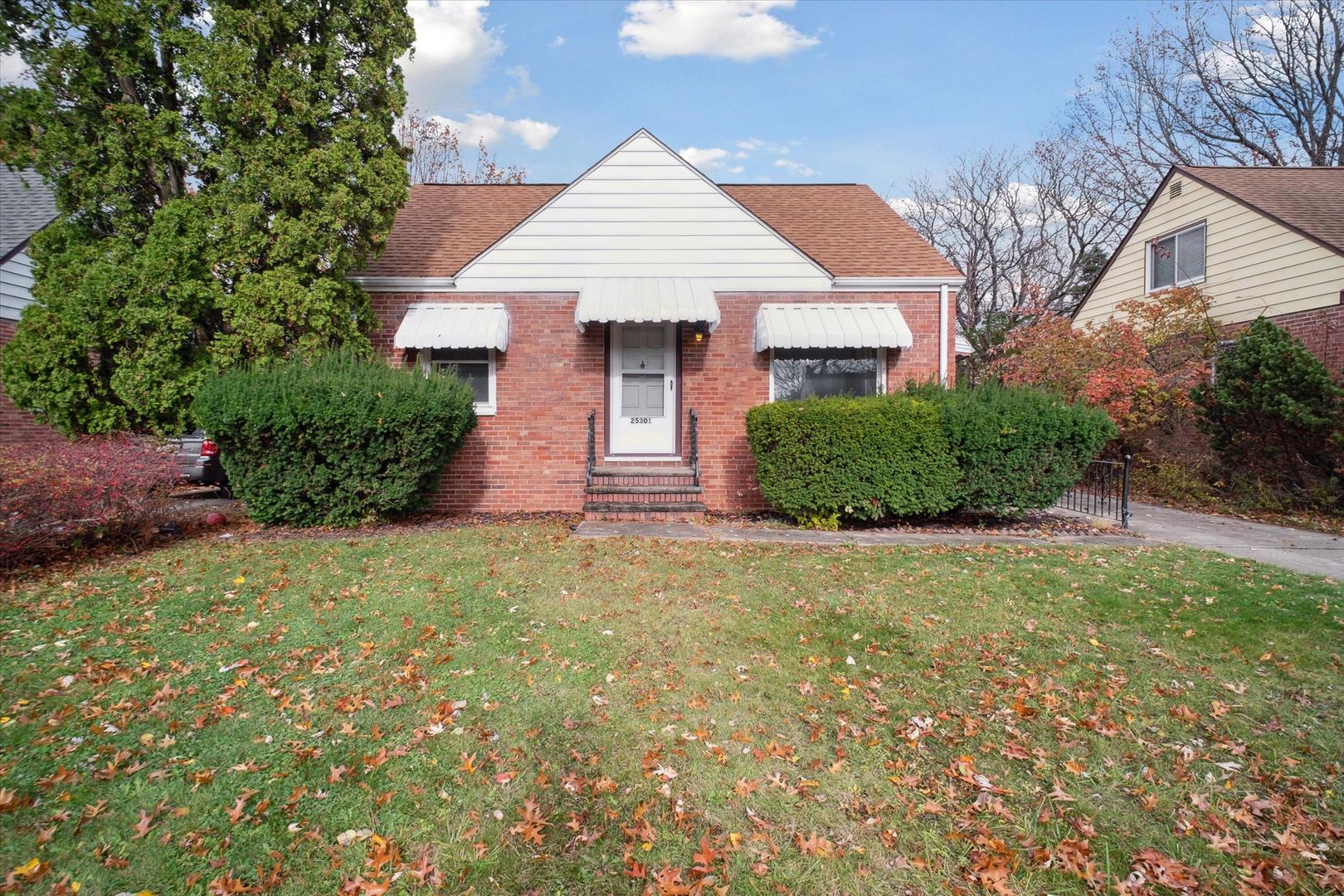 Euclid House: 25301 Marsdon Ave