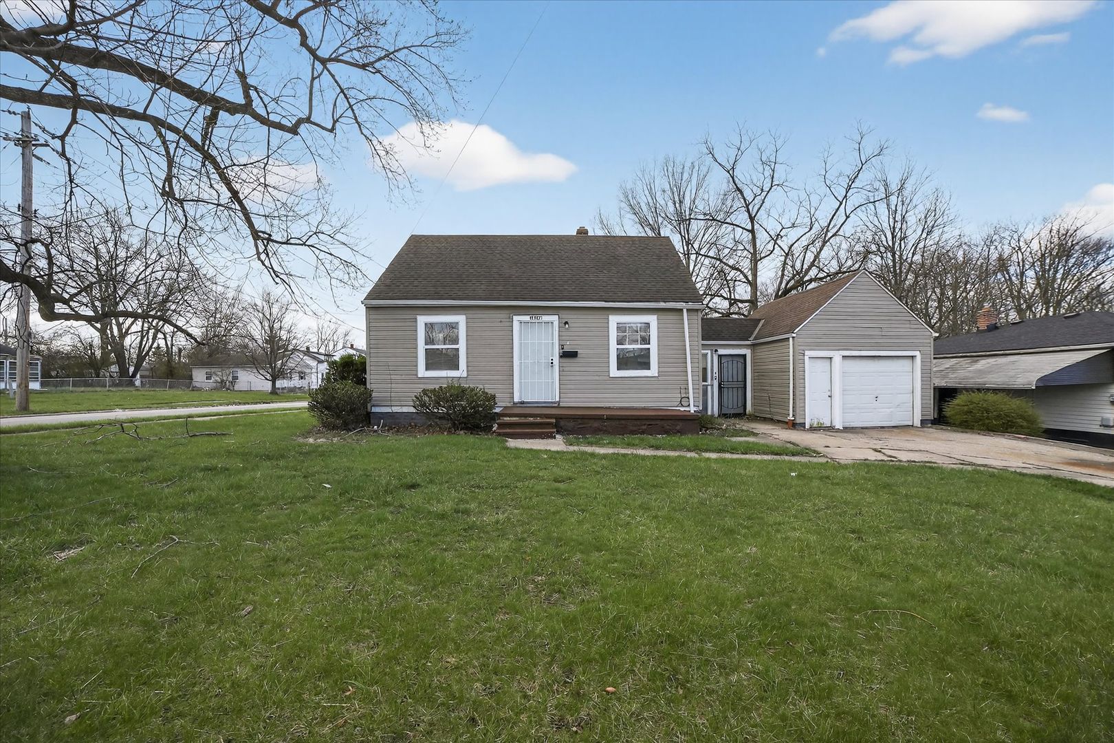 CLEVELAND House: 17208 LIPTON AVE