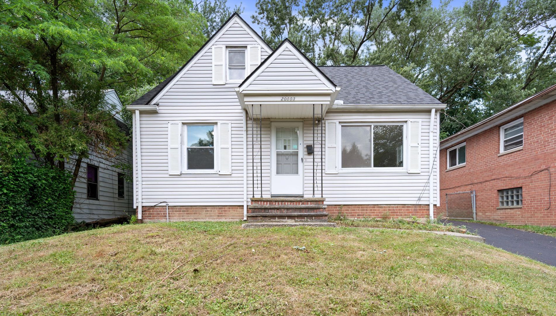 MAPLE HEIGHTS House: 20803 KENYON DR