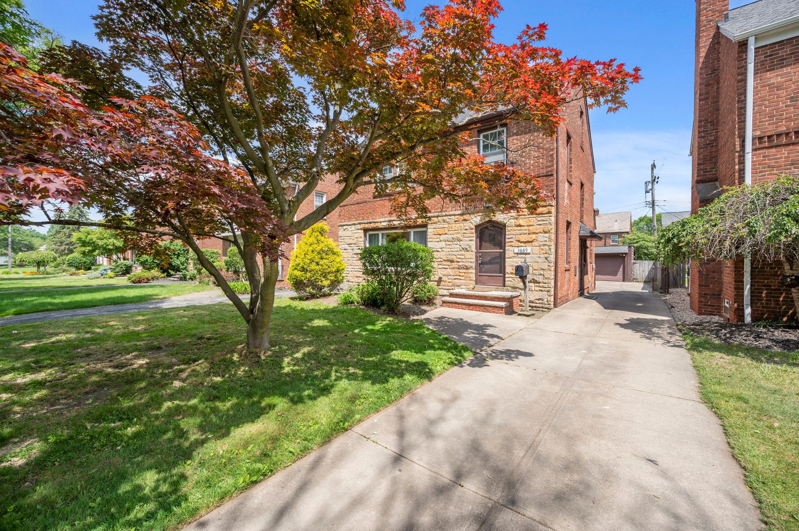 University Heights House: 3889 Grenville Rd